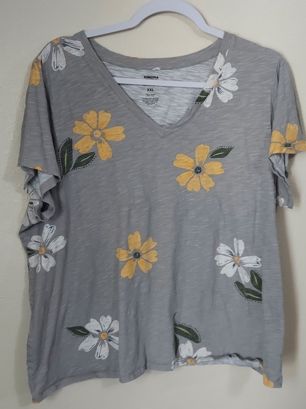 Sonoma Gray Floral V-Neck Tee with Yellow & White Flowers